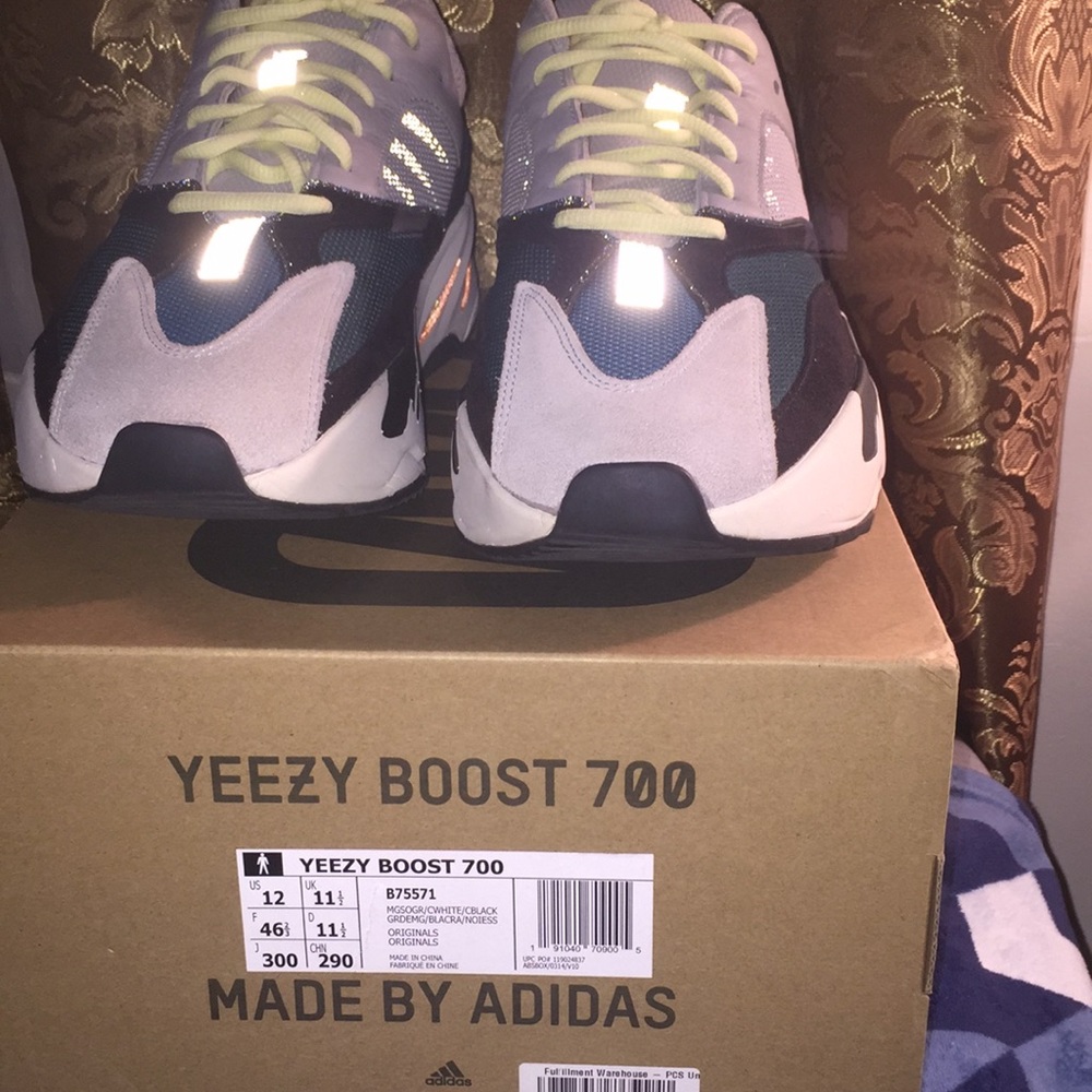 ❌sold❌Adidas yeezy boost 700 OG “Waverunner”